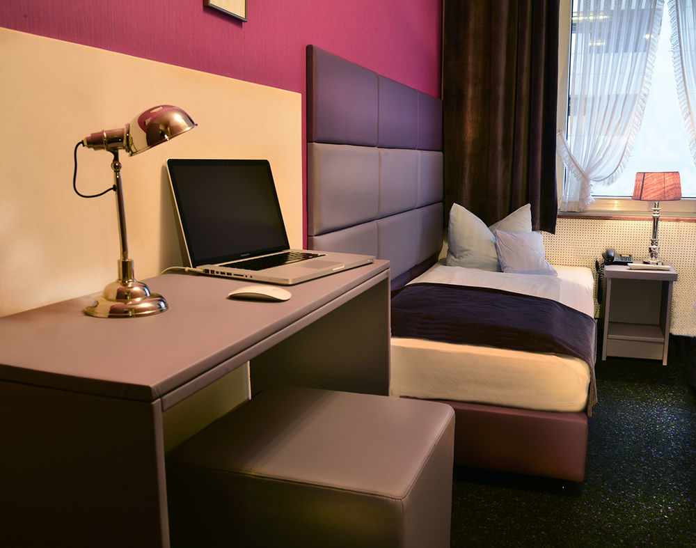 Hotel Am Wehrhahn Dusseldorf Exterior photo